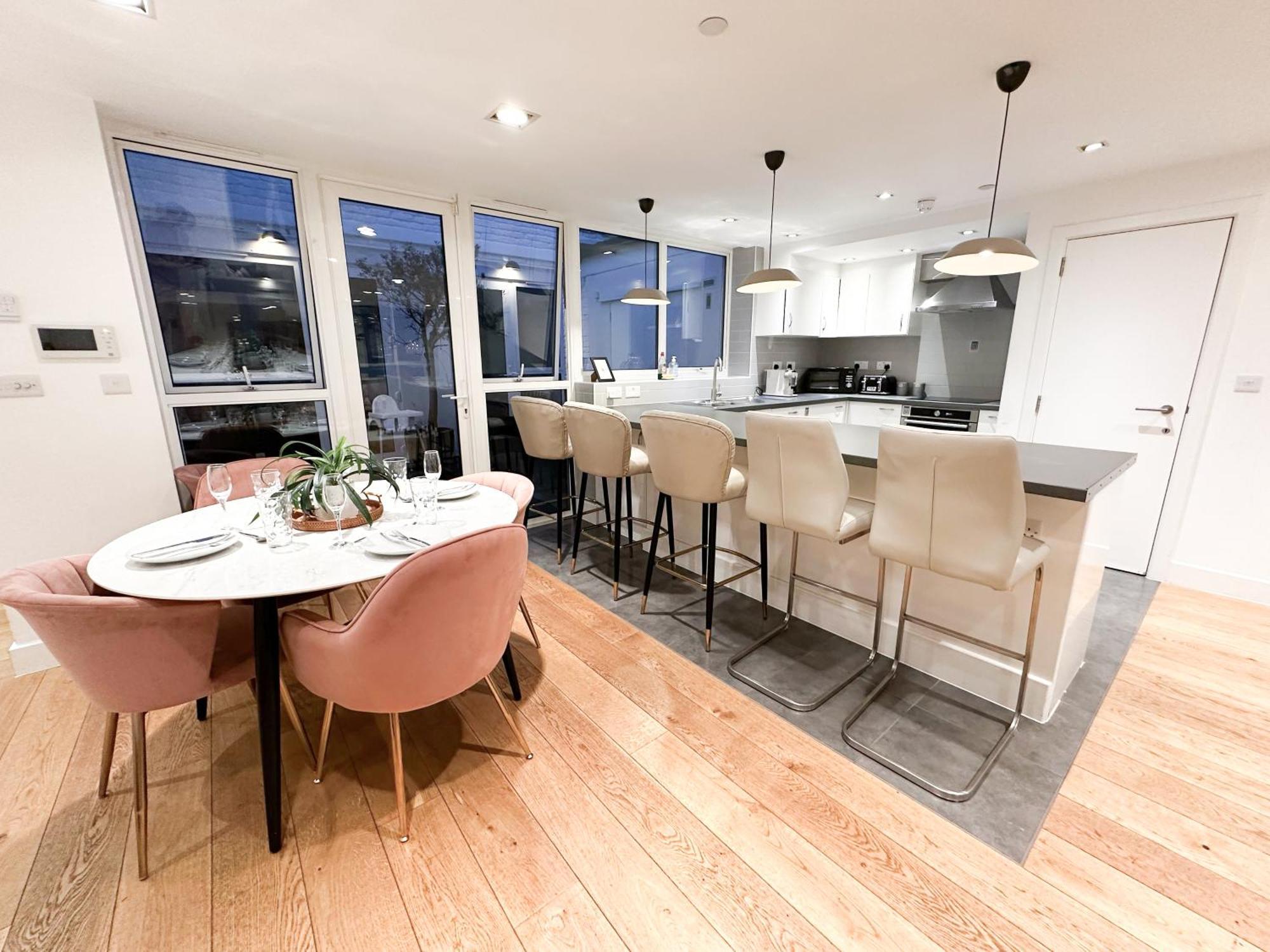 Chic 3 Bedroom Flat With Private Terrace In Holloway Near Finsbury Park Londres Exterior foto