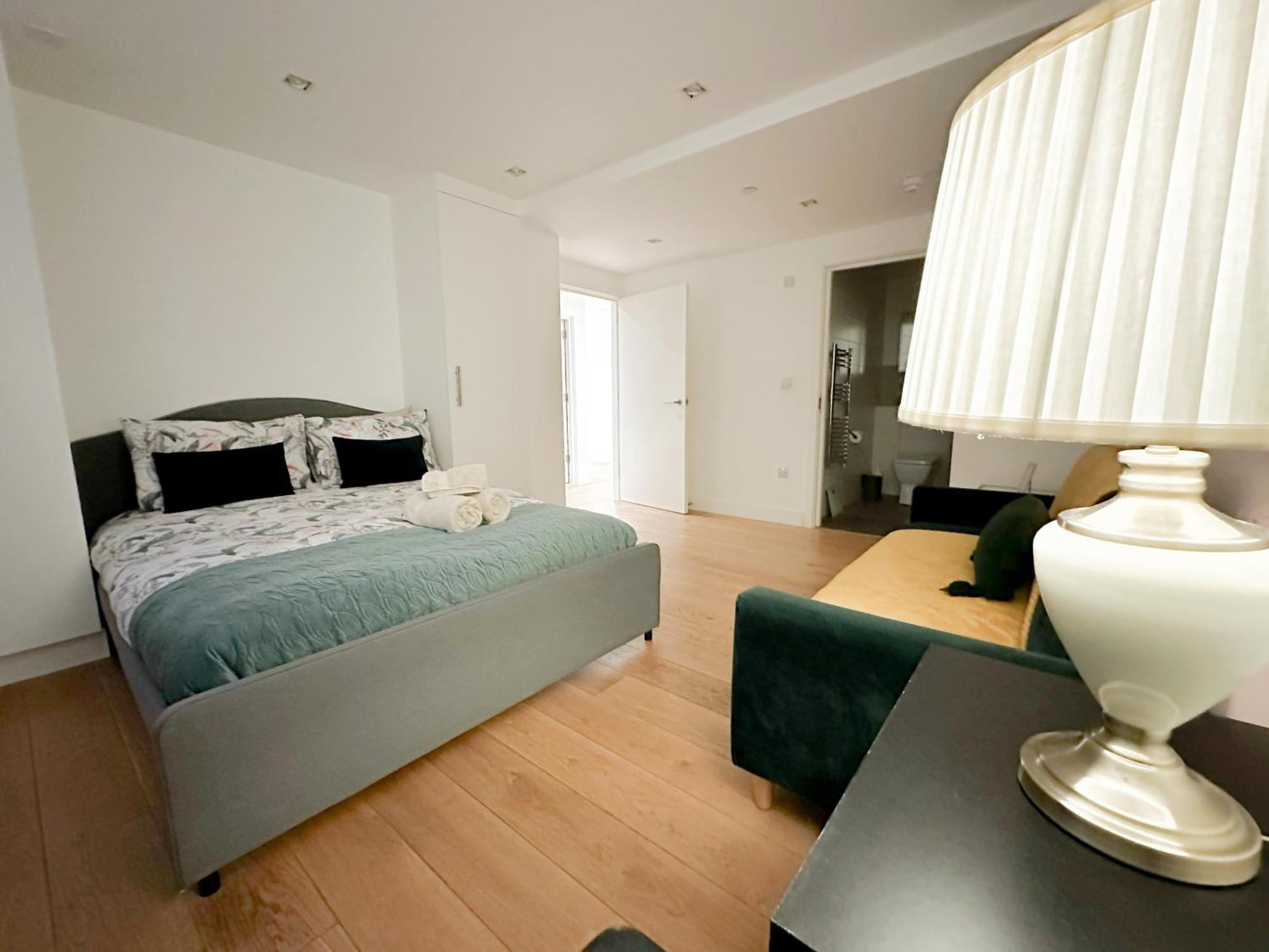 Chic 3 Bedroom Flat With Private Terrace In Holloway Near Finsbury Park Londres Exterior foto