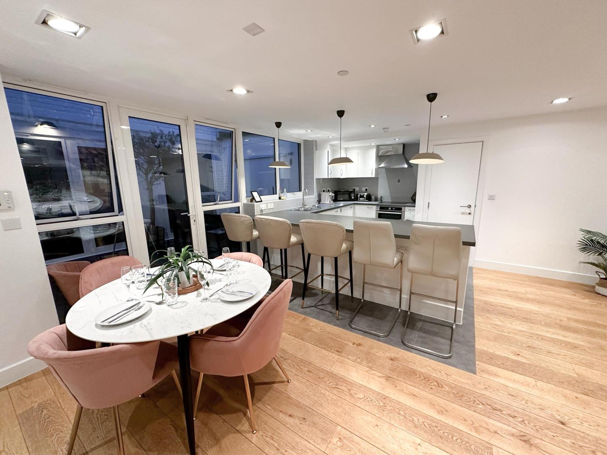 Chic 3 Bedroom Flat With Private Terrace In Holloway Near Finsbury Park Londres Exterior foto