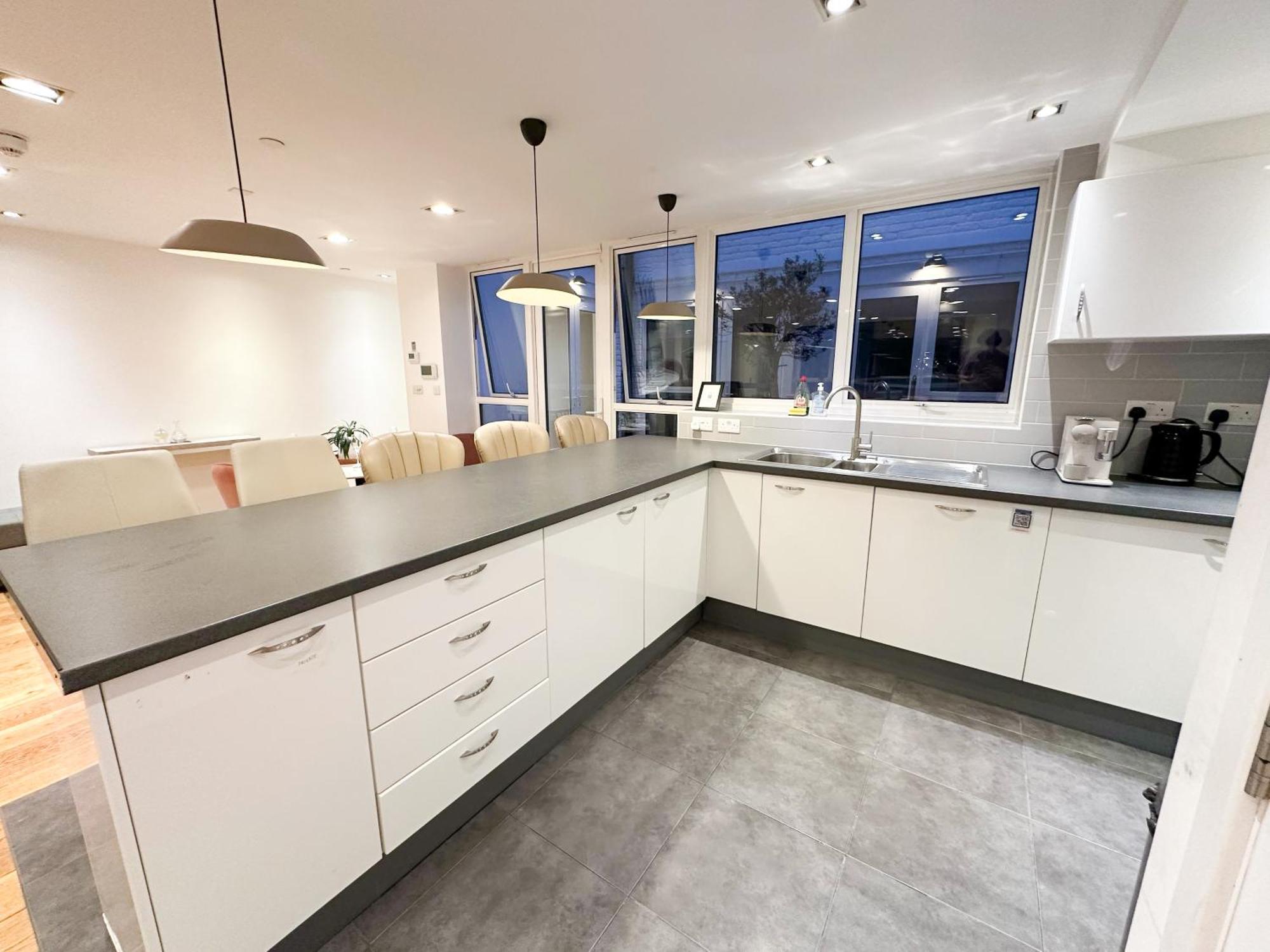 Chic 3 Bedroom Flat With Private Terrace In Holloway Near Finsbury Park Londres Exterior foto